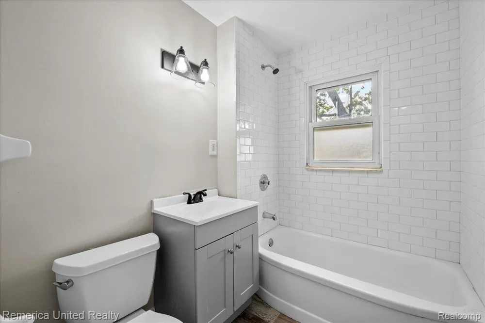 28526 Brentwood Street Southfield City, MI 48076