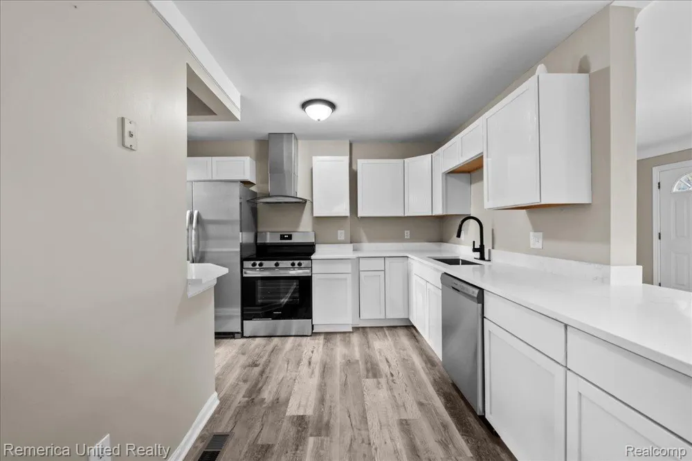 28526 Brentwood Street Southfield City, MI 48076