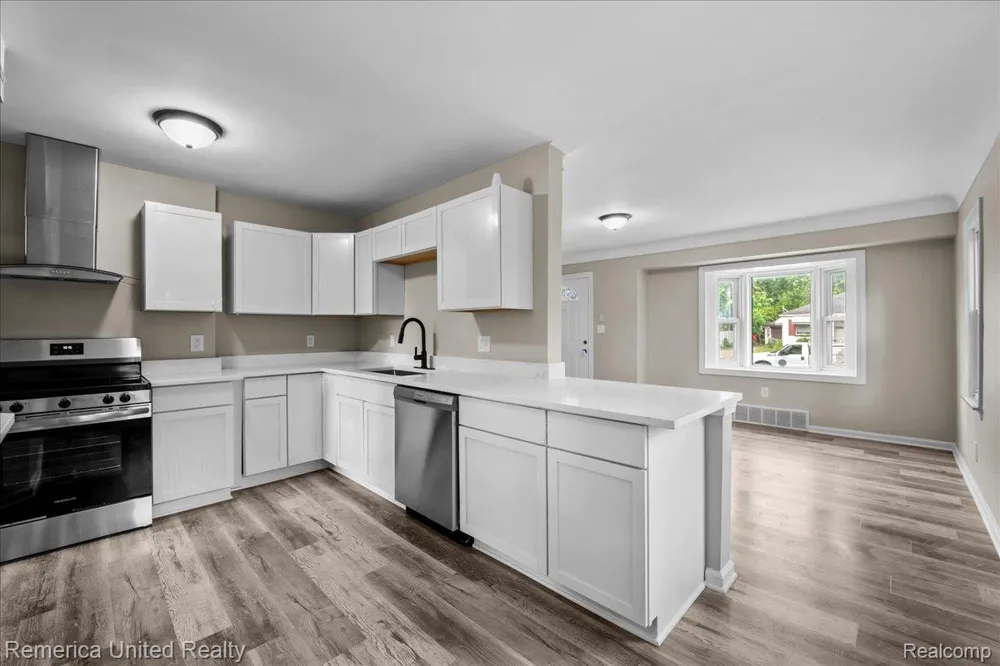 28526 Brentwood Street Southfield City, MI 48076