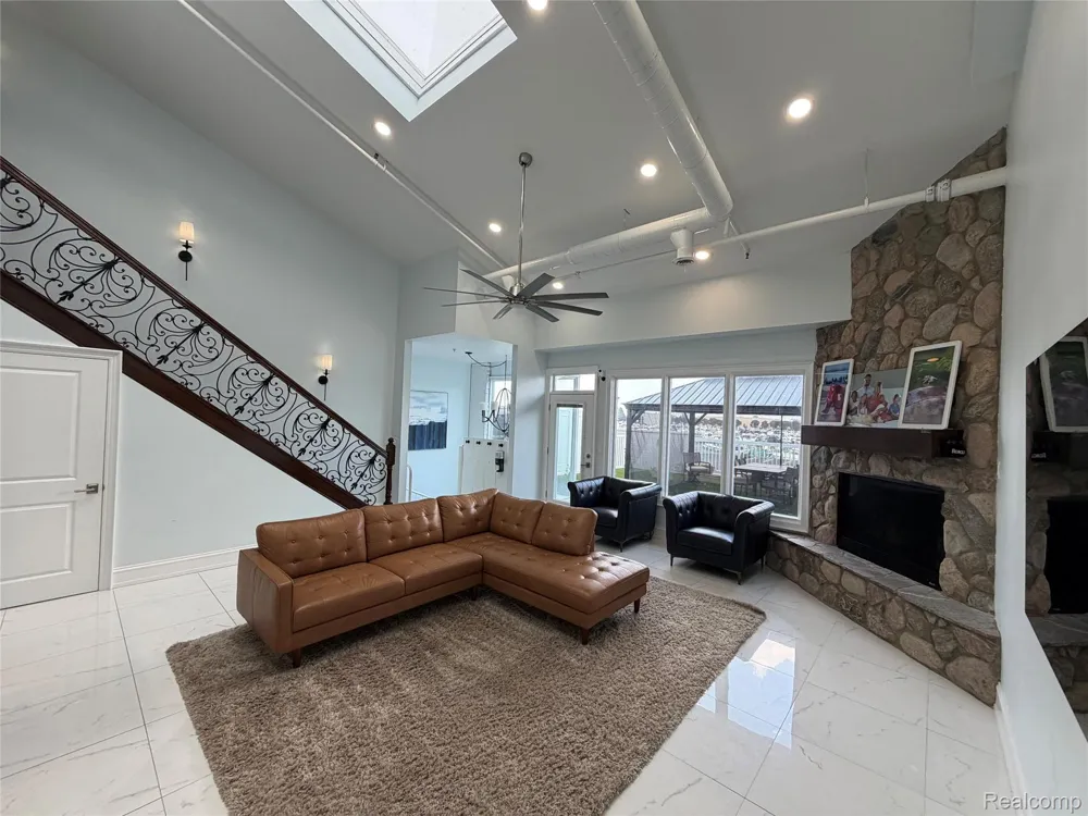 43 Sea Ray Boulevard #18 Harrison Charter Township, MI 48045