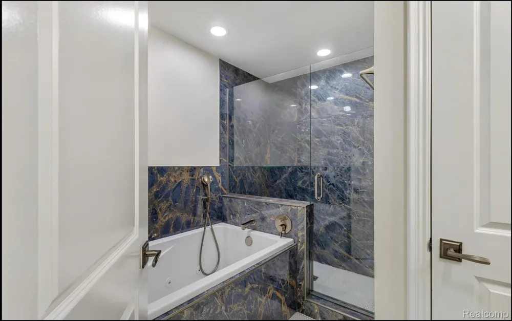 43 Sea Ray Boulevard #18 Harrison Charter Township, MI 48045