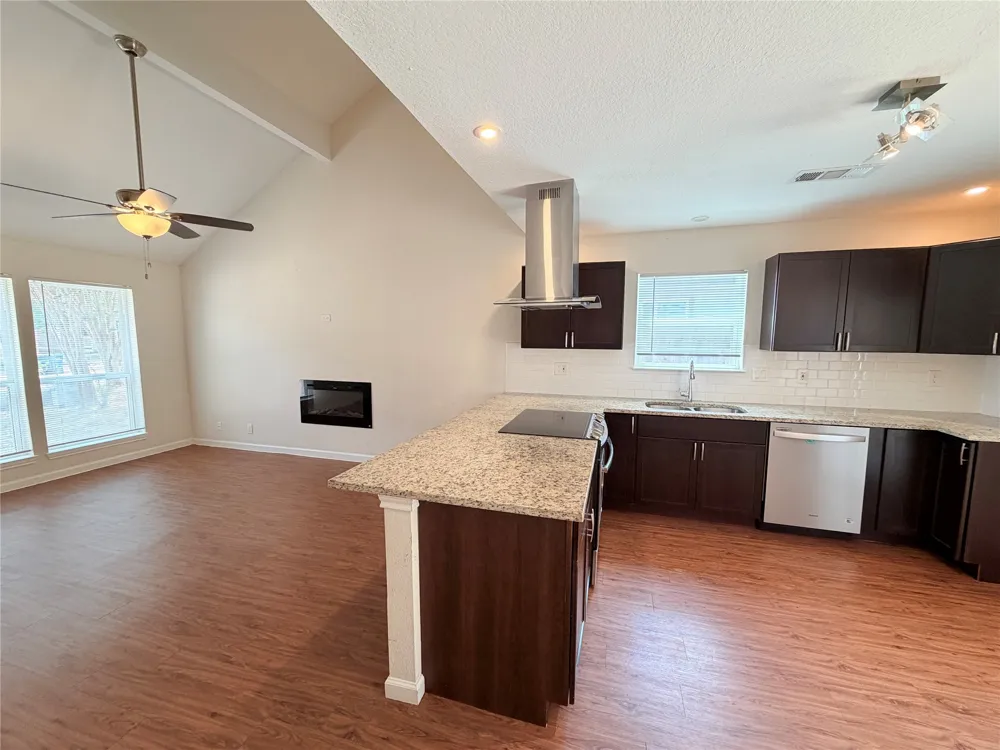 1605 Parkwood Drive Leander, TX 78641