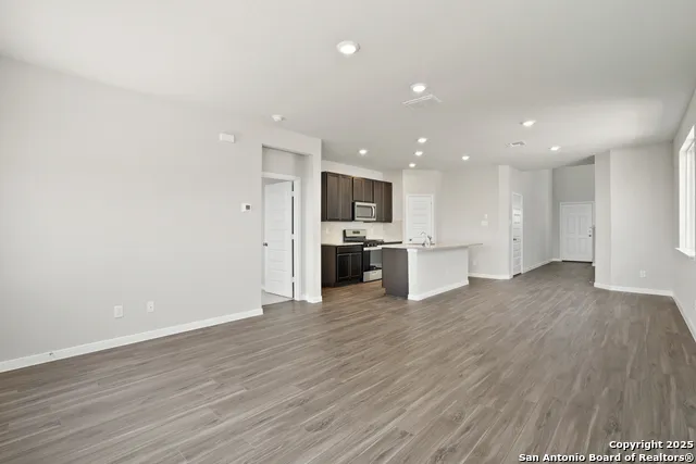 8806 Black Oak Drive Elmendorf, TX 78112