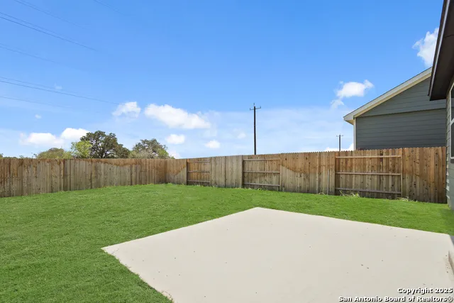 8806 Black Oak Drive Elmendorf, TX 78112
