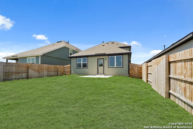 8806 Black Oak Drive Elmendorf, TX 78112