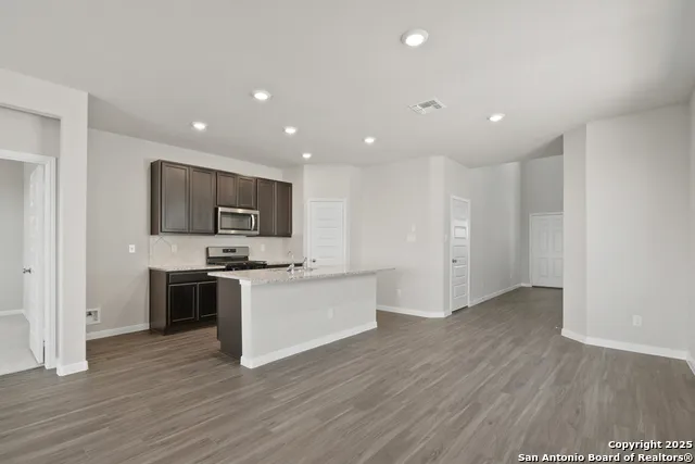 8806 Black Oak Drive Elmendorf, TX 78112