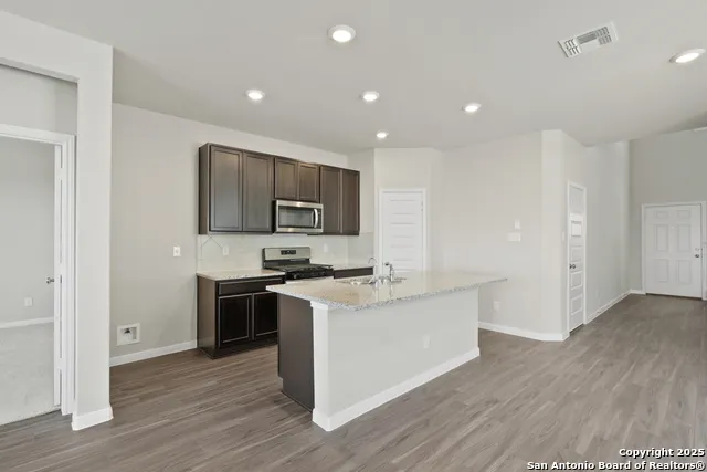 8806 Black Oak Drive Elmendorf, TX 78112