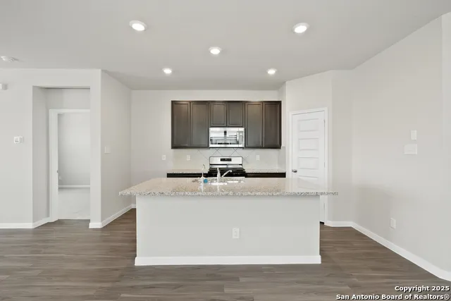 8806 Black Oak Drive Elmendorf, TX 78112