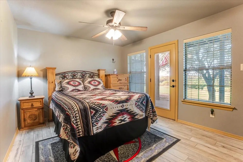 115 Turnberry Loop Graford, TX 76449