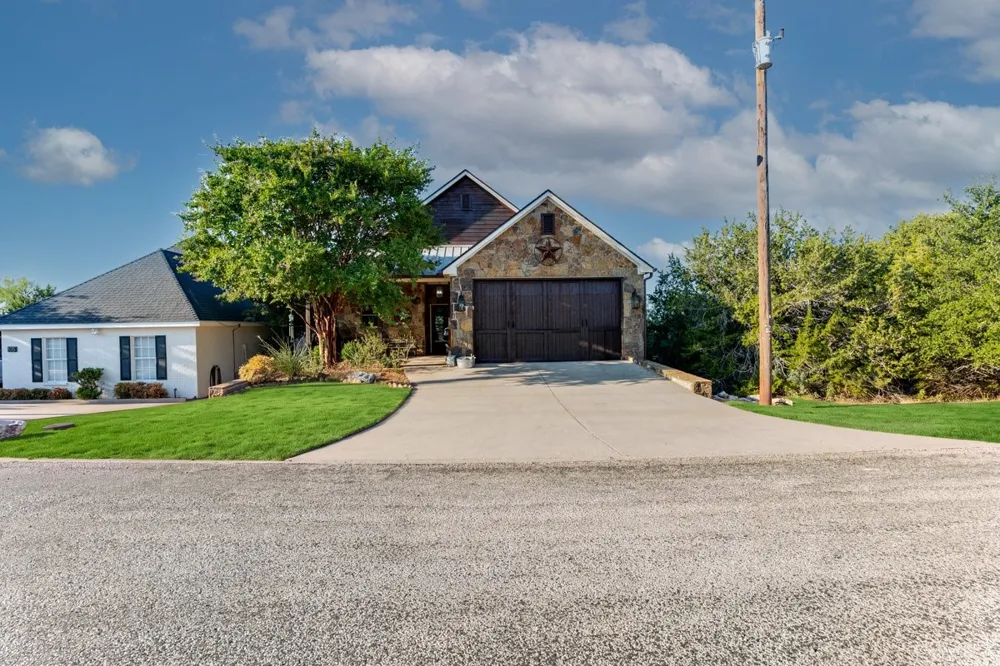 115 Turnberry Loop Graford, TX 76449