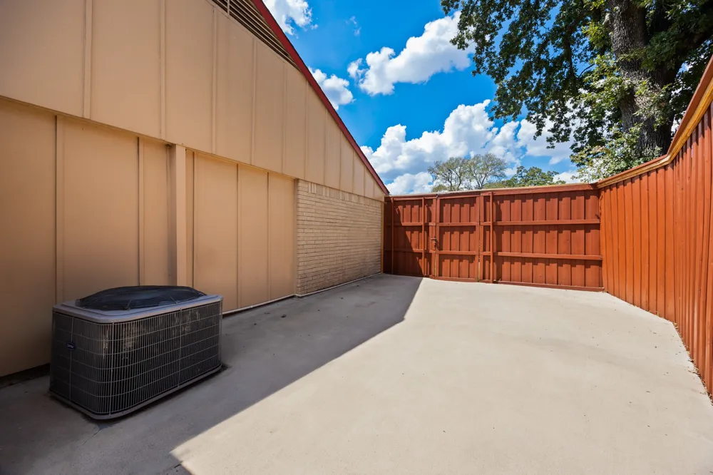 1706 Eastcliff Drive Dallas, TX 75217