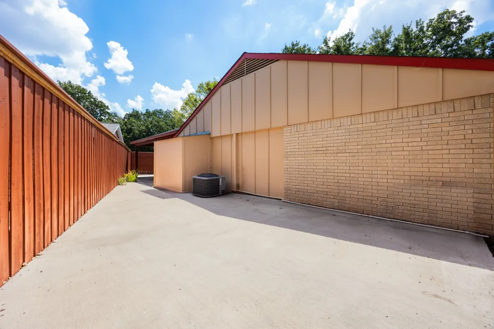 1706 Eastcliff Drive Dallas, TX 75217