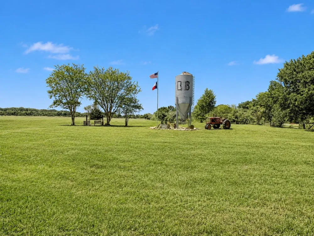 19023 Frey Road Hempstead, TX 77445
