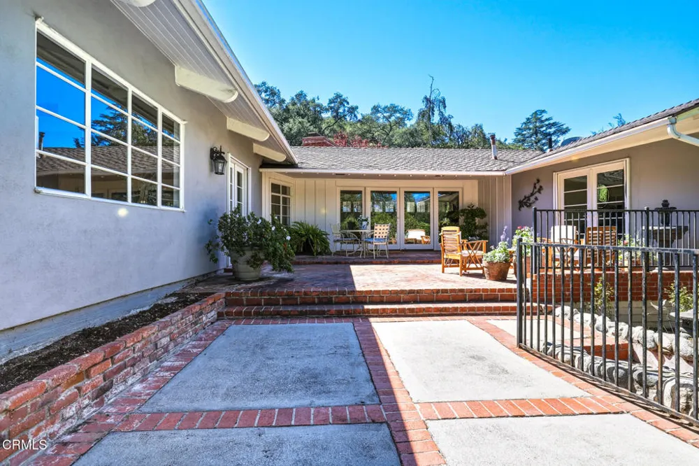 4292 Mesa Vista Drive La Canada Flintridge, CA 91011