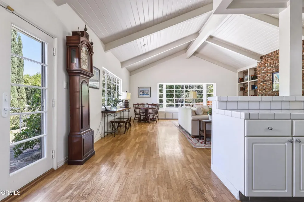 4292 Mesa Vista Drive La Canada Flintridge, CA 91011