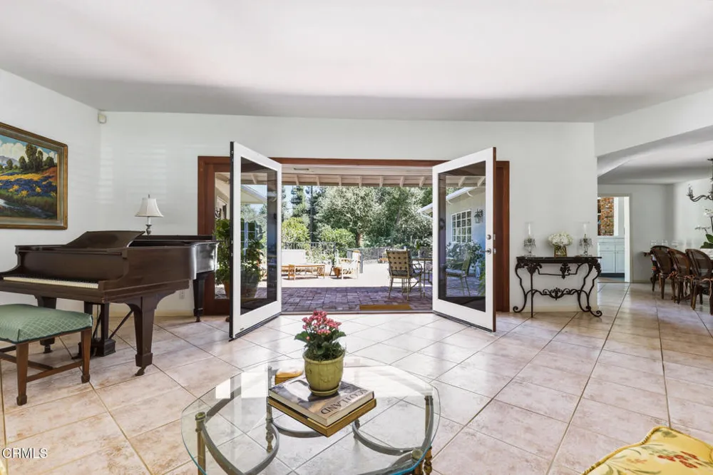 4292 Mesa Vista Drive La Canada Flintridge, CA 91011