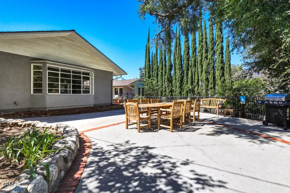 4292 Mesa Vista Drive La Canada Flintridge, CA 91011
