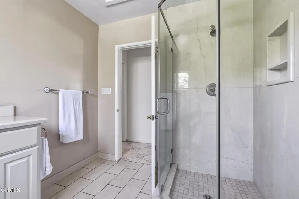 4292 Mesa Vista Drive La Canada Flintridge, CA 91011