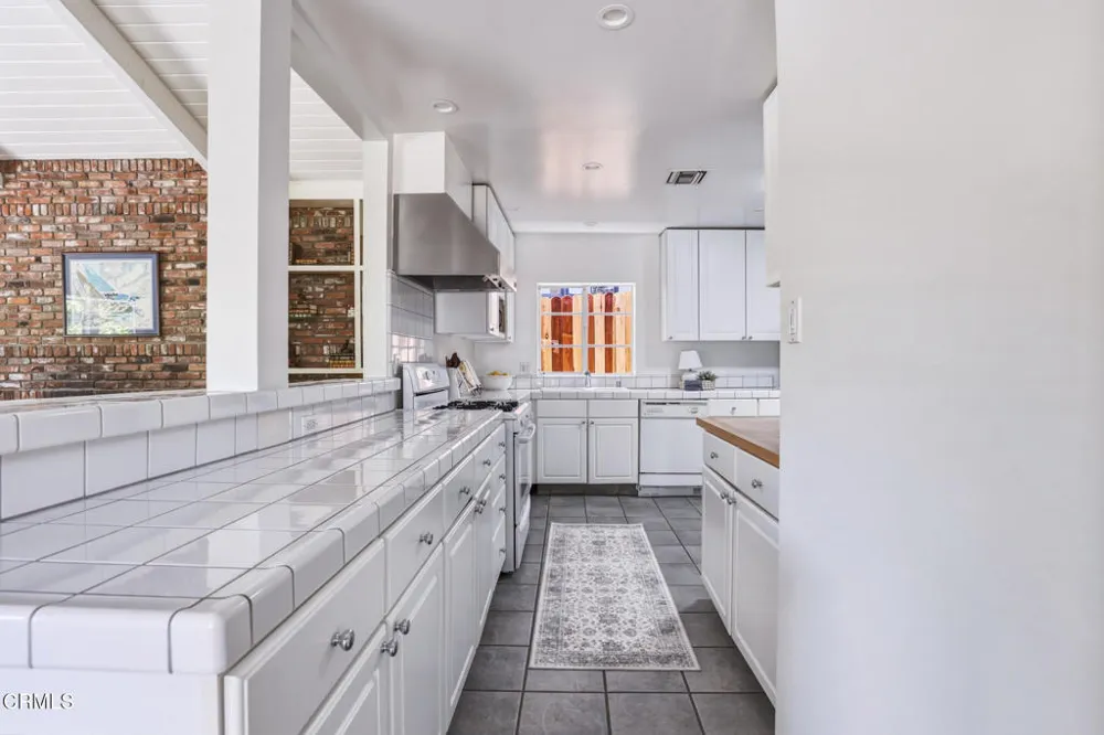 4292 Mesa Vista Drive La Canada Flintridge, CA 91011