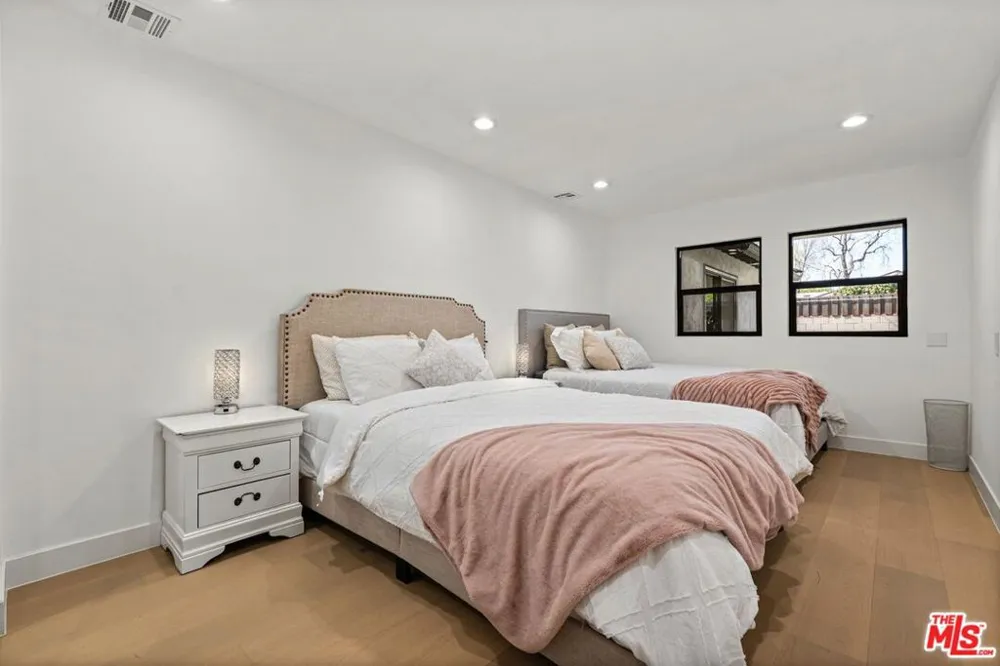 5253 Buffalo Avenue Sherman Oaks, CA 91401