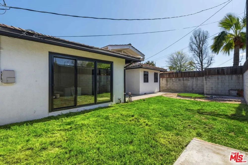 5253 Buffalo Avenue Sherman Oaks, CA 91401