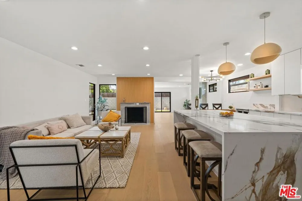 5253 Buffalo Avenue Sherman Oaks, CA 91401