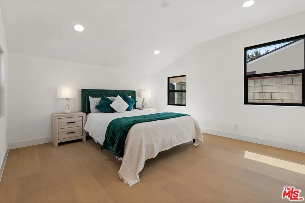 5253 Buffalo Avenue Sherman Oaks, CA 91401