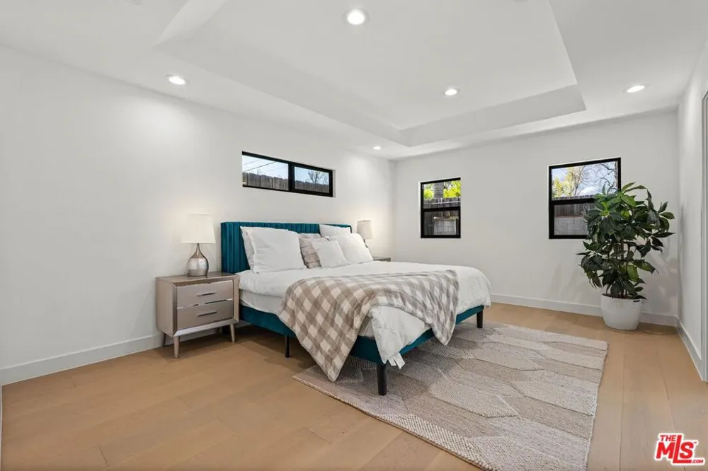 5253 Buffalo Avenue Sherman Oaks, CA 91401