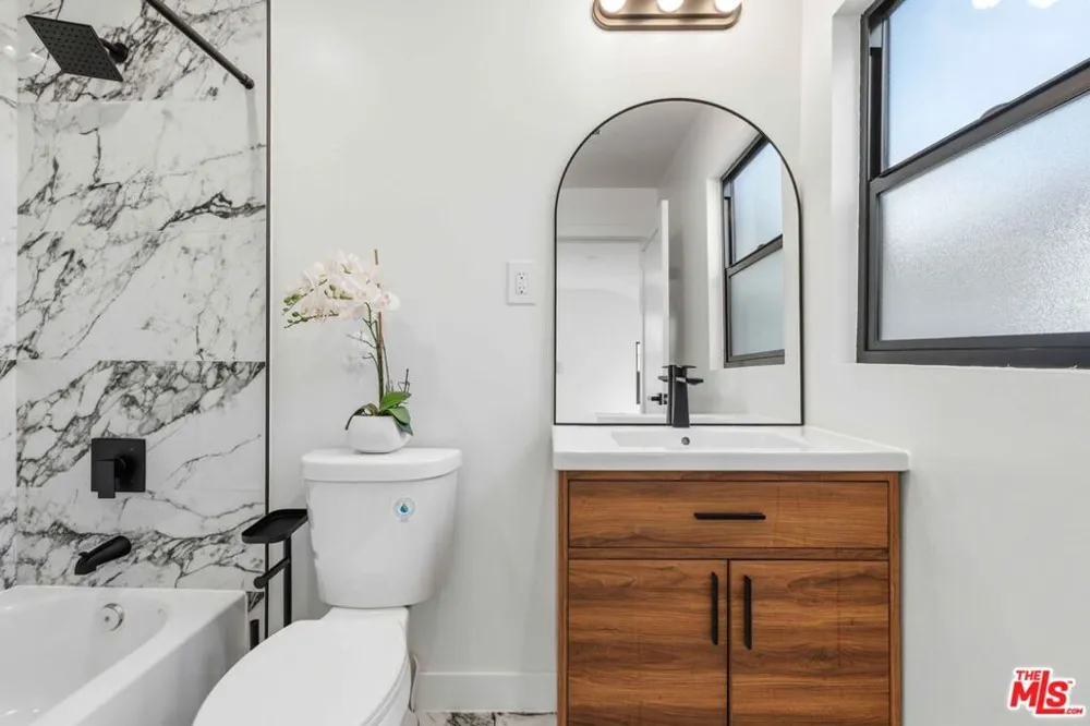 5253 Buffalo Avenue Sherman Oaks, CA 91401