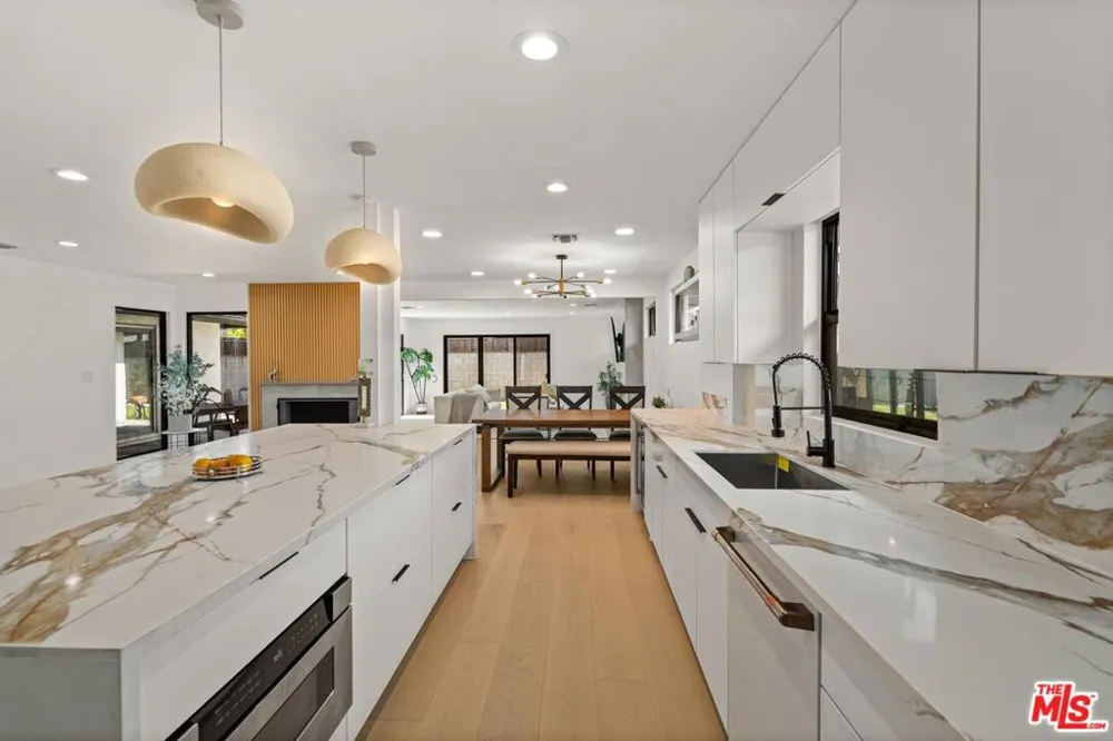 5253 Buffalo Avenue Sherman Oaks, CA 91401