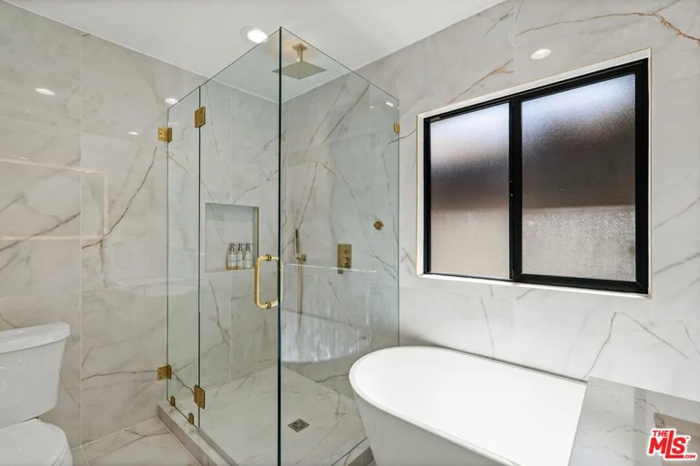 5253 Buffalo Avenue Sherman Oaks, CA 91401
