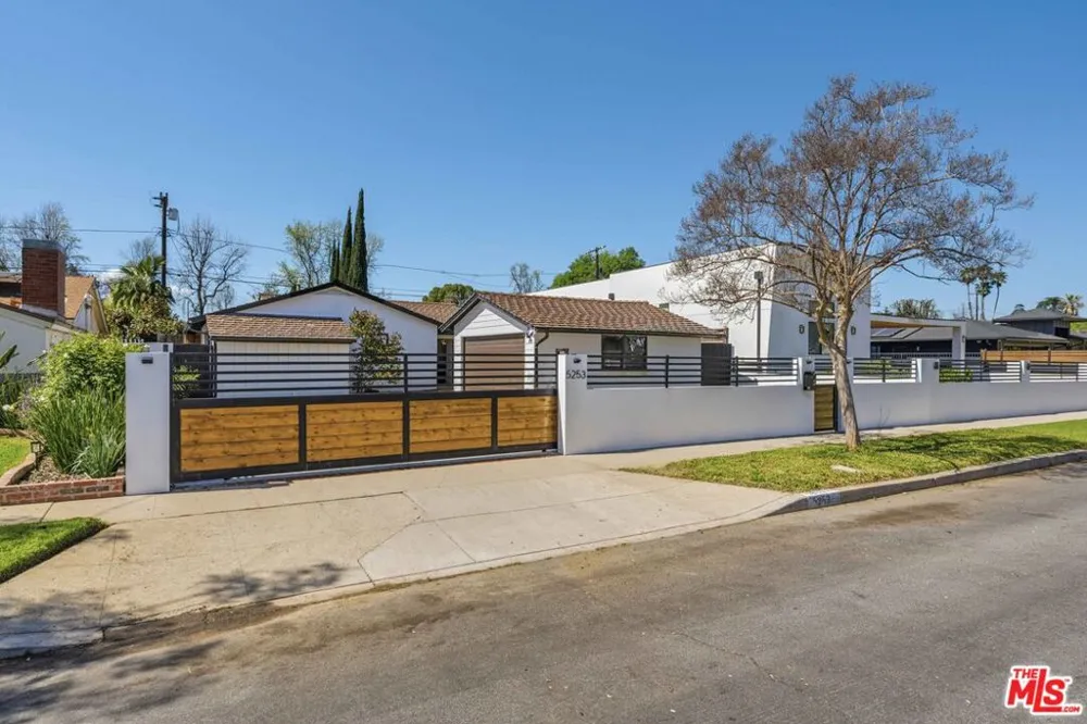 5253 Buffalo Avenue Sherman Oaks, CA 91401