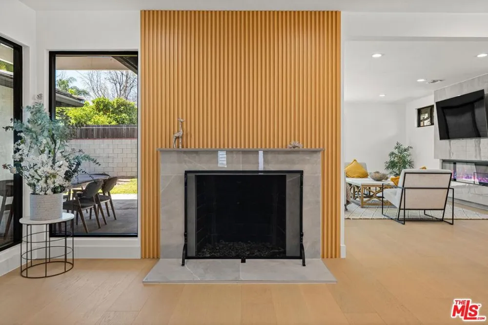 5253 Buffalo Avenue Sherman Oaks, CA 91401