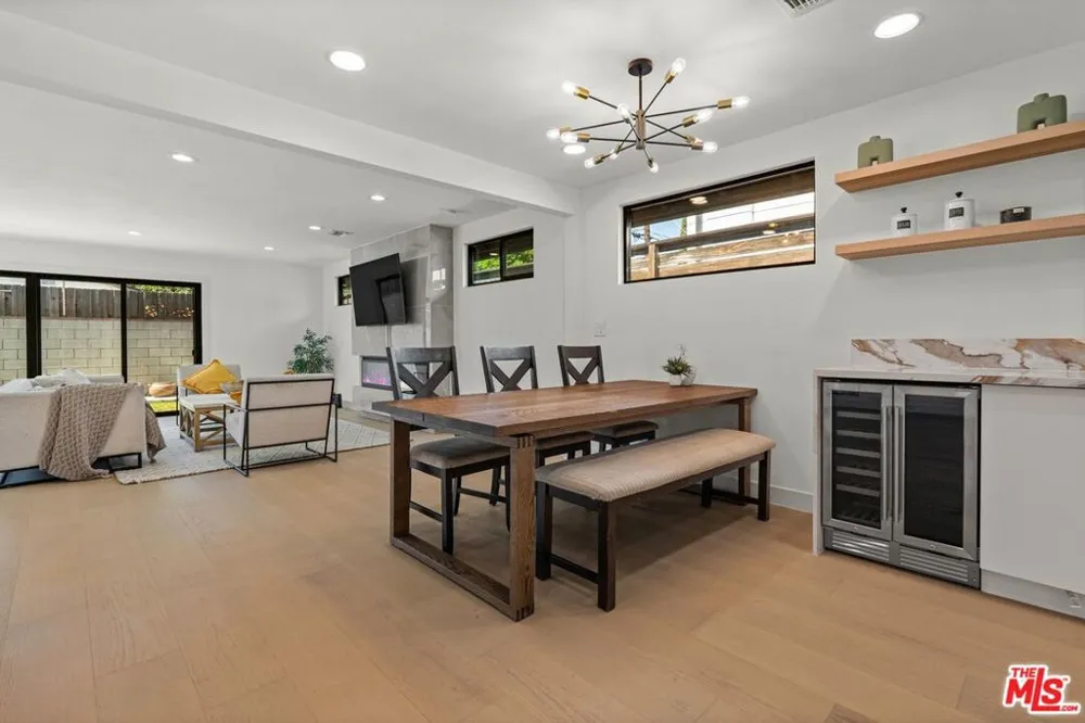 5253 Buffalo Avenue Sherman Oaks, CA 91401