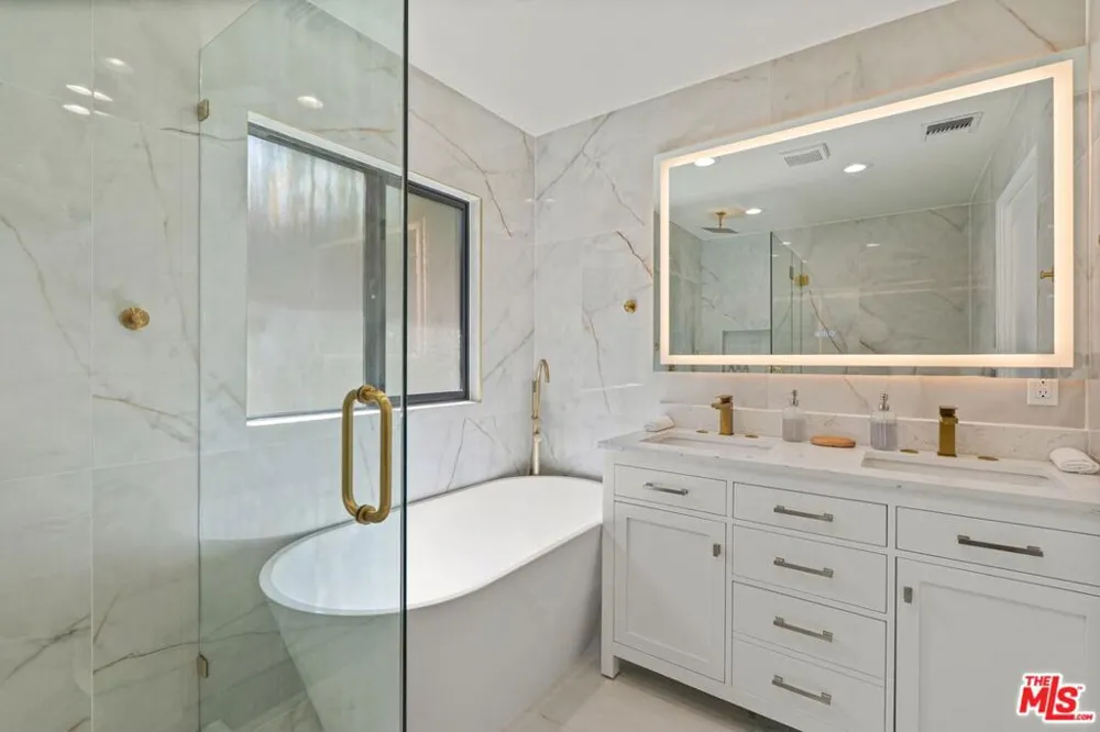 5253 Buffalo Avenue Sherman Oaks, CA 91401