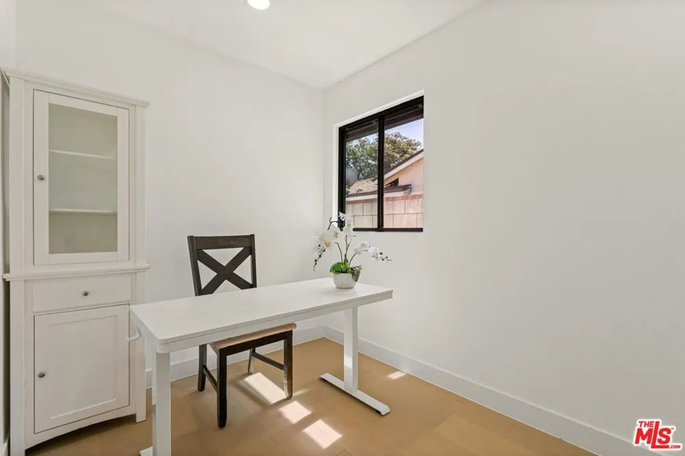5253 Buffalo Avenue Sherman Oaks, CA 91401