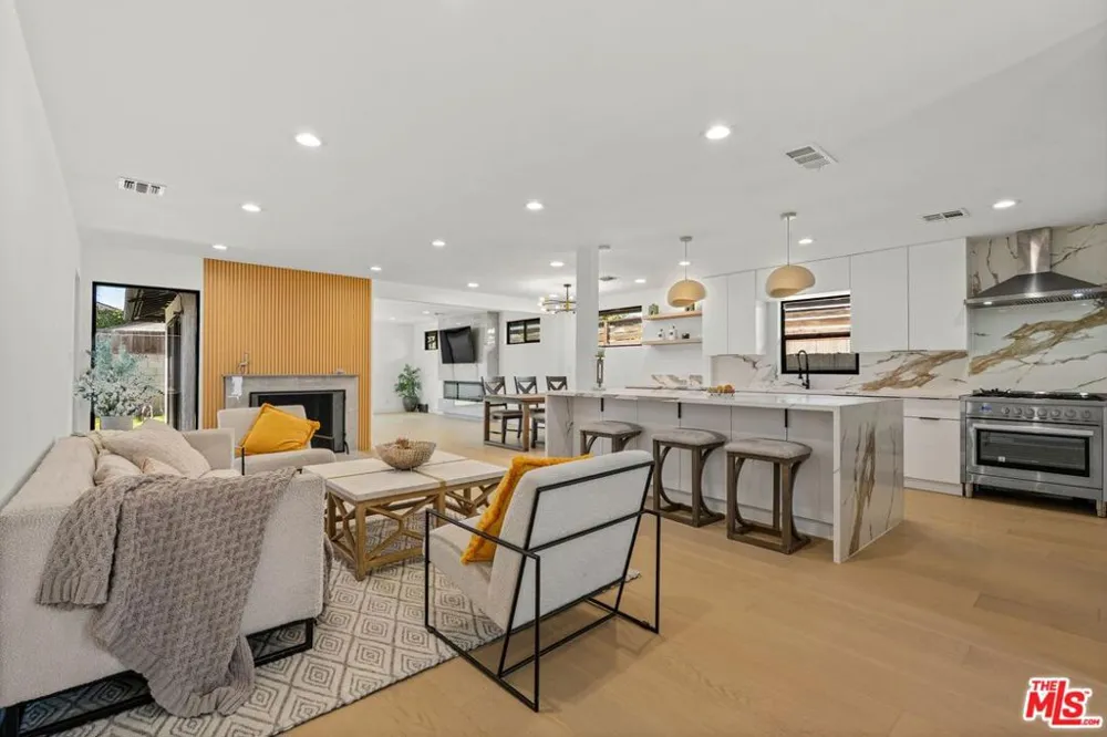 5253 Buffalo Avenue Sherman Oaks, CA 91401