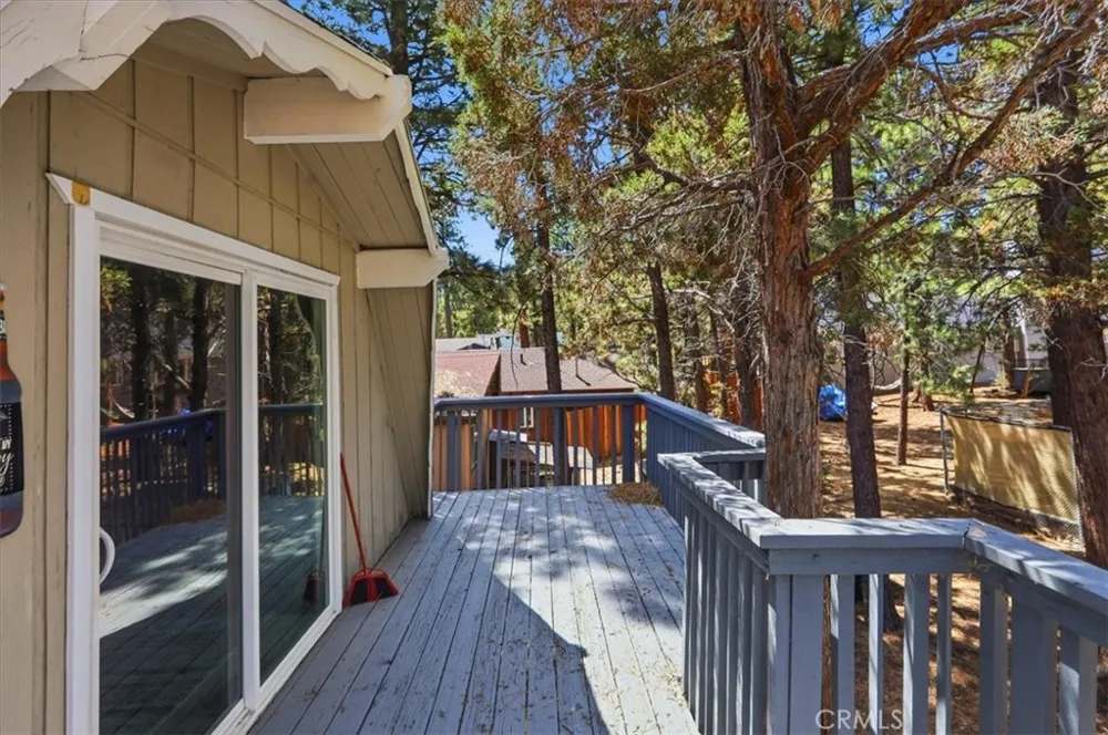 550 Pine Lane Sugarloaf, CA 92386