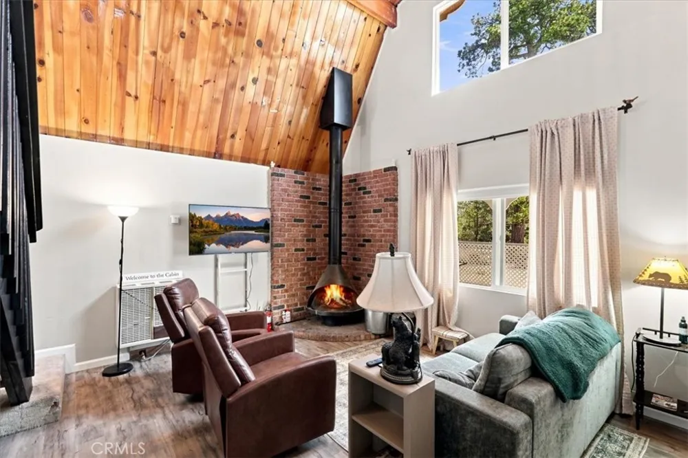 550 Pine Lane Sugarloaf, CA 92386