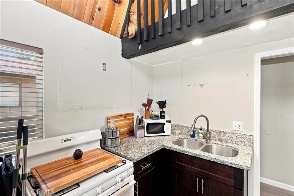 550 Pine Lane Sugarloaf, CA 92386