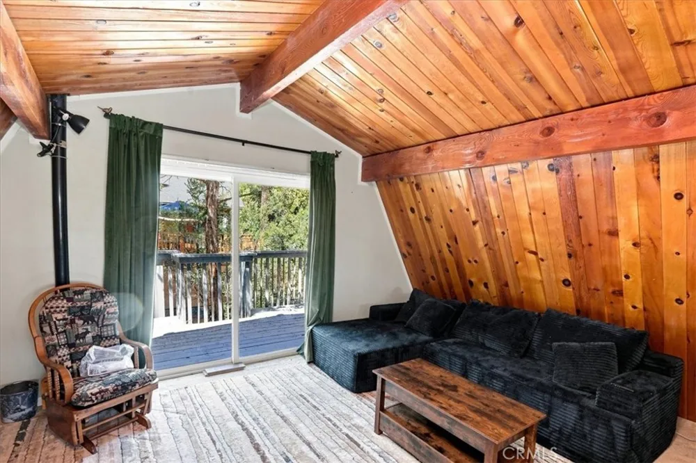 550 Pine Lane Sugarloaf, CA 92386