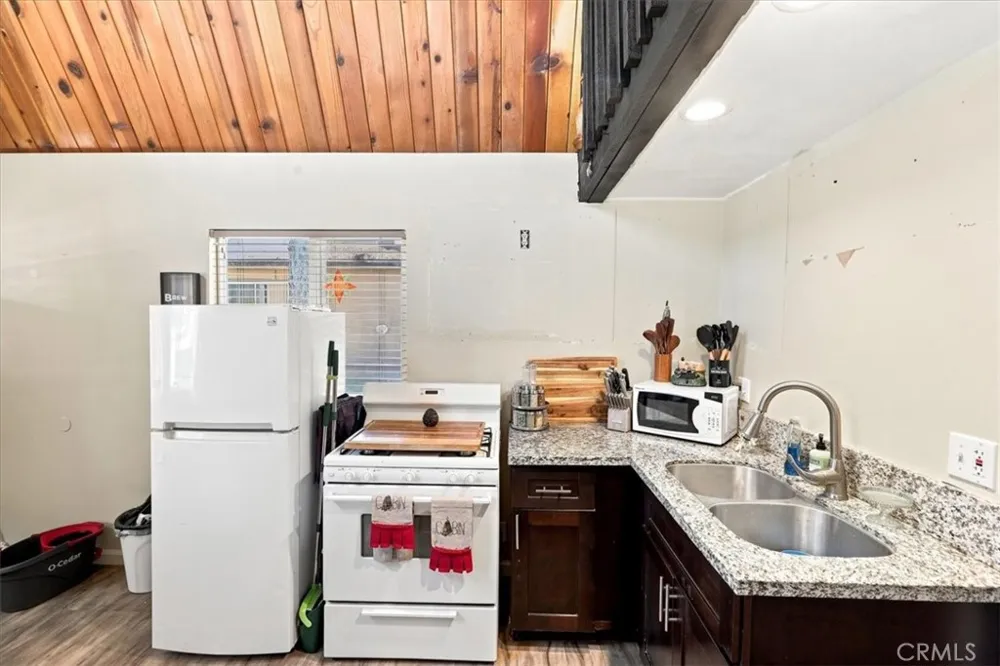 550 Pine Lane Sugarloaf, CA 92386
