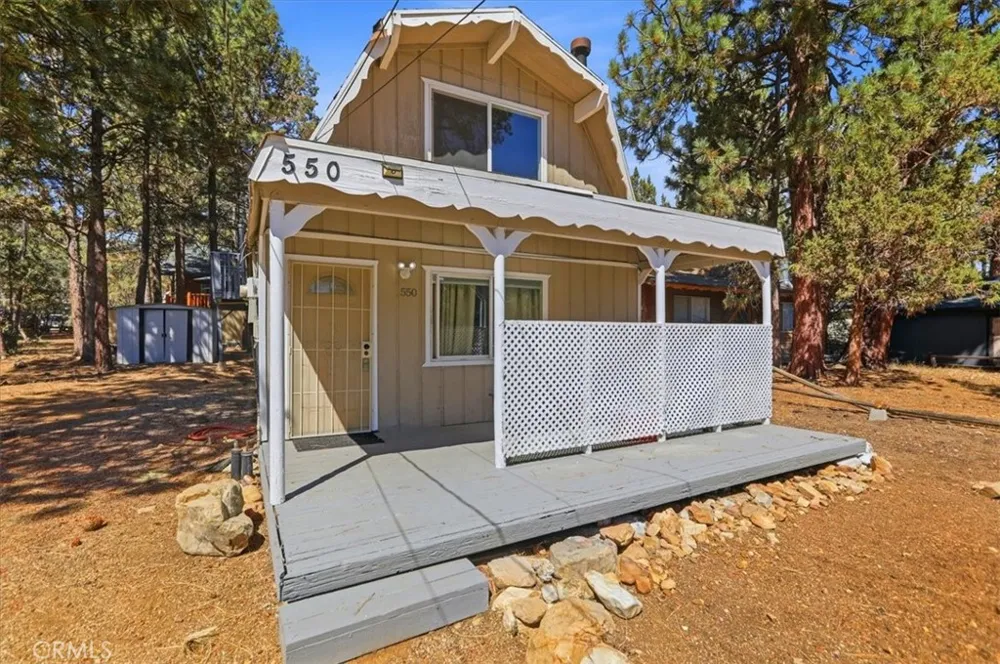 550 Pine Lane Sugarloaf, CA 92386