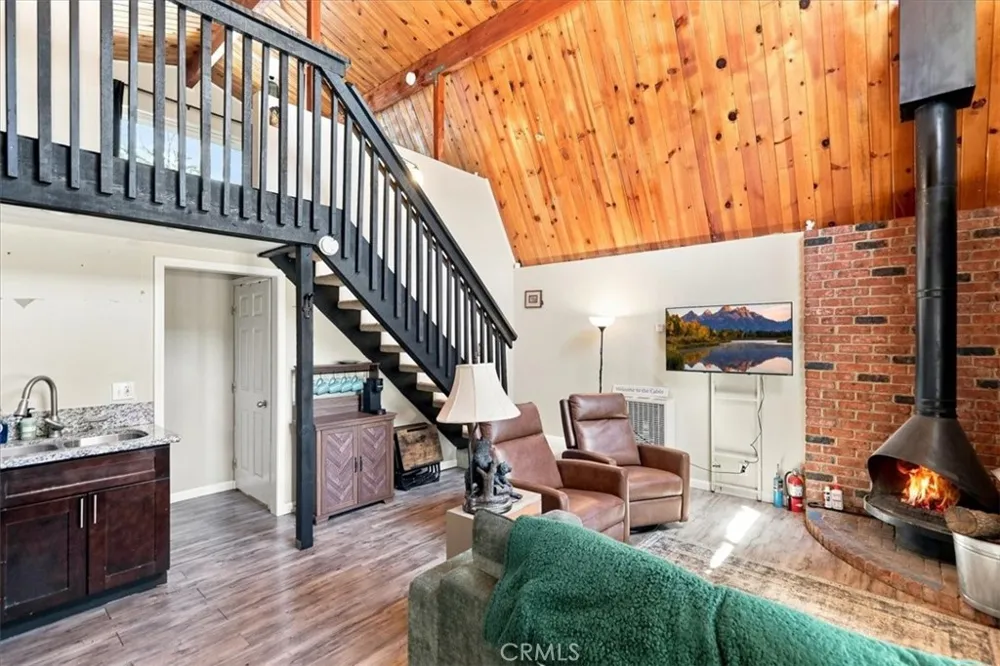 550 Pine Lane Sugarloaf, CA 92386