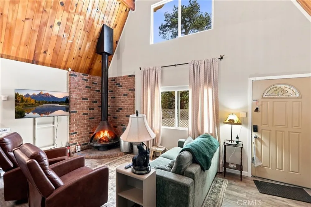 550 Pine Lane Sugarloaf, CA 92386