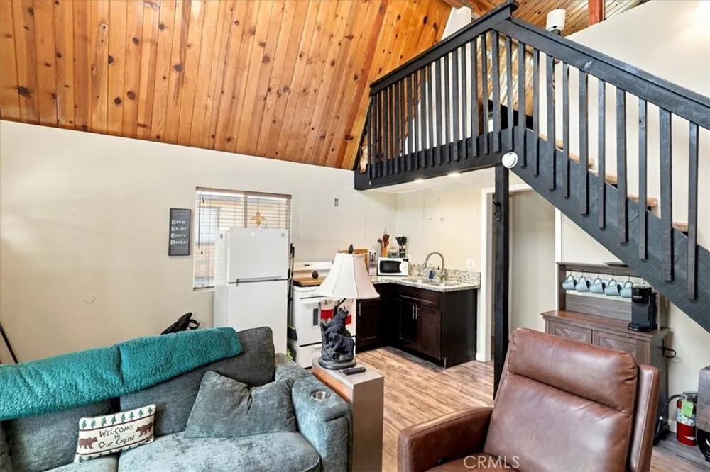 550 Pine Lane Sugarloaf, CA 92386