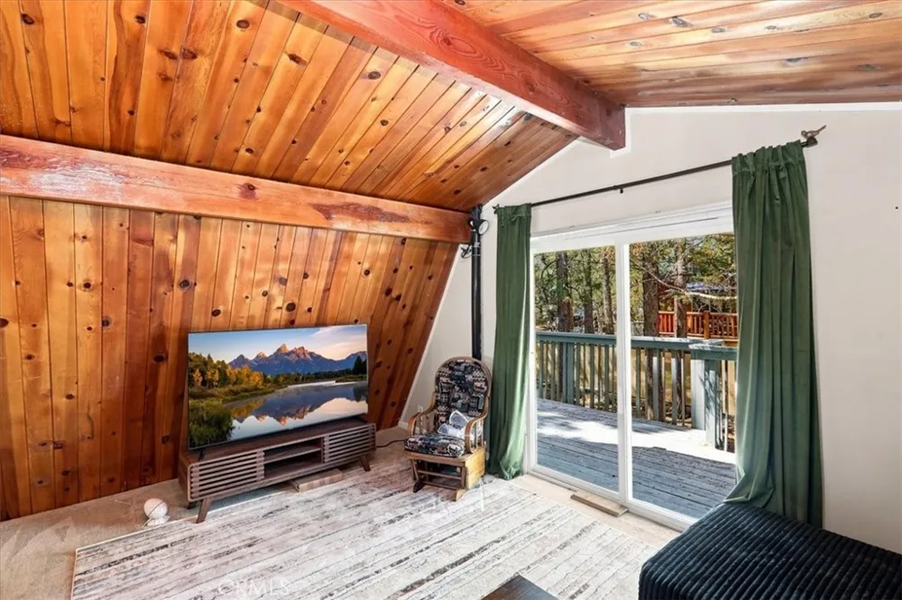 550 Pine Lane Sugarloaf, CA 92386