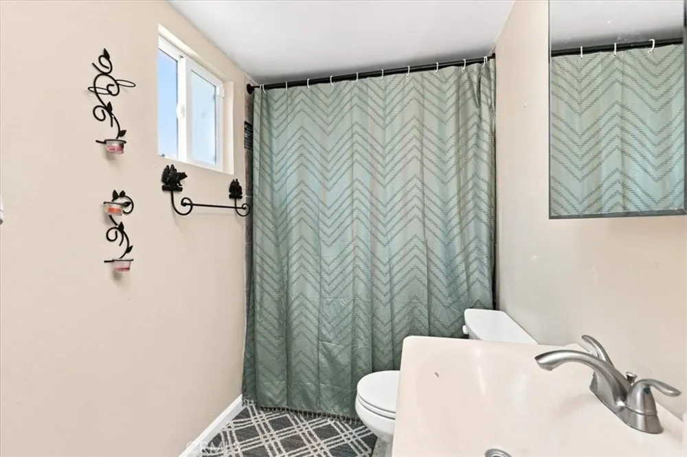 550 Pine Lane Sugarloaf, CA 92386