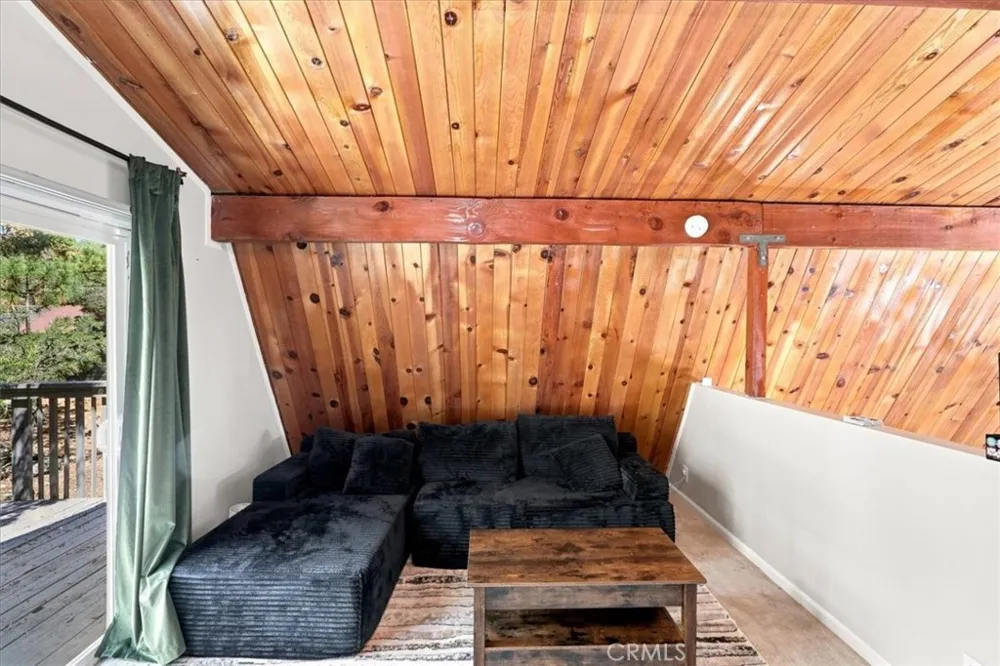 550 Pine Lane Sugarloaf, CA 92386