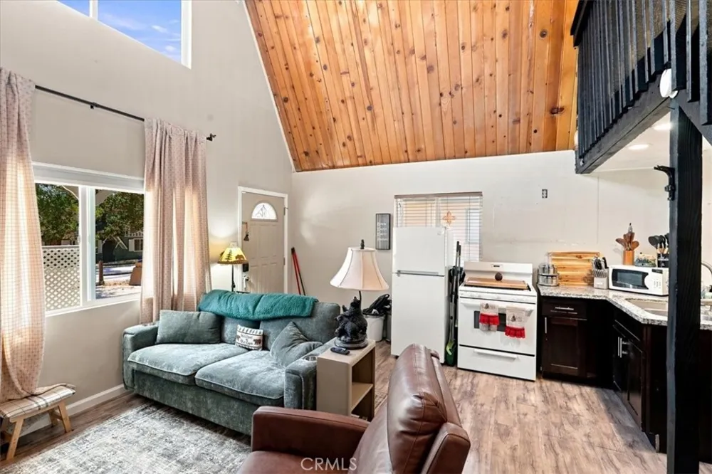 550 Pine Lane Sugarloaf, CA 92386